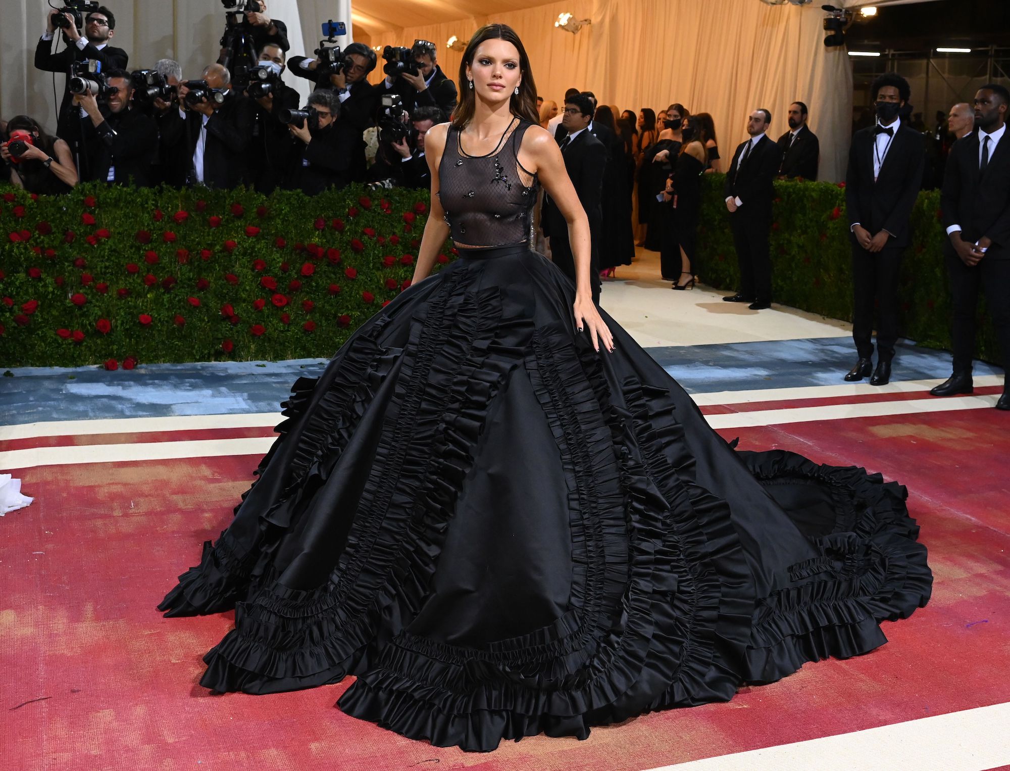 Kendall Jenner Explains Why She Peed in an Ice Bucket Before Met Gala ...