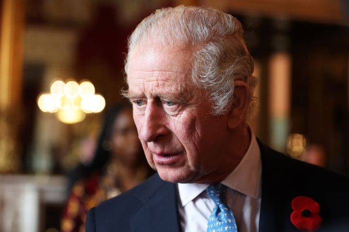 King Charles'ın Kişisel Klozet Kapağı ve Oyuncak Ayı ile Seyahat Ettiği Bildirildi