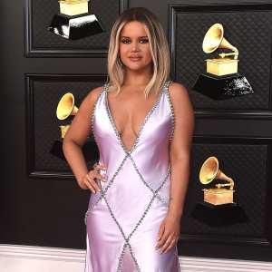 Maren Morris Walks Into 2022 CMAs With Bottle of Champagne