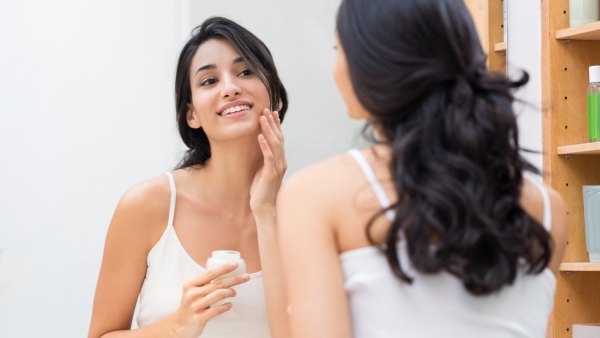 Moisturizing-Mask-Stock-Photo