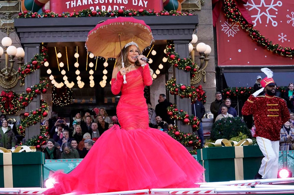 Nick Cannon, Mariah Carey’s Twins Join Her on Stage for Macy’s Day Parade