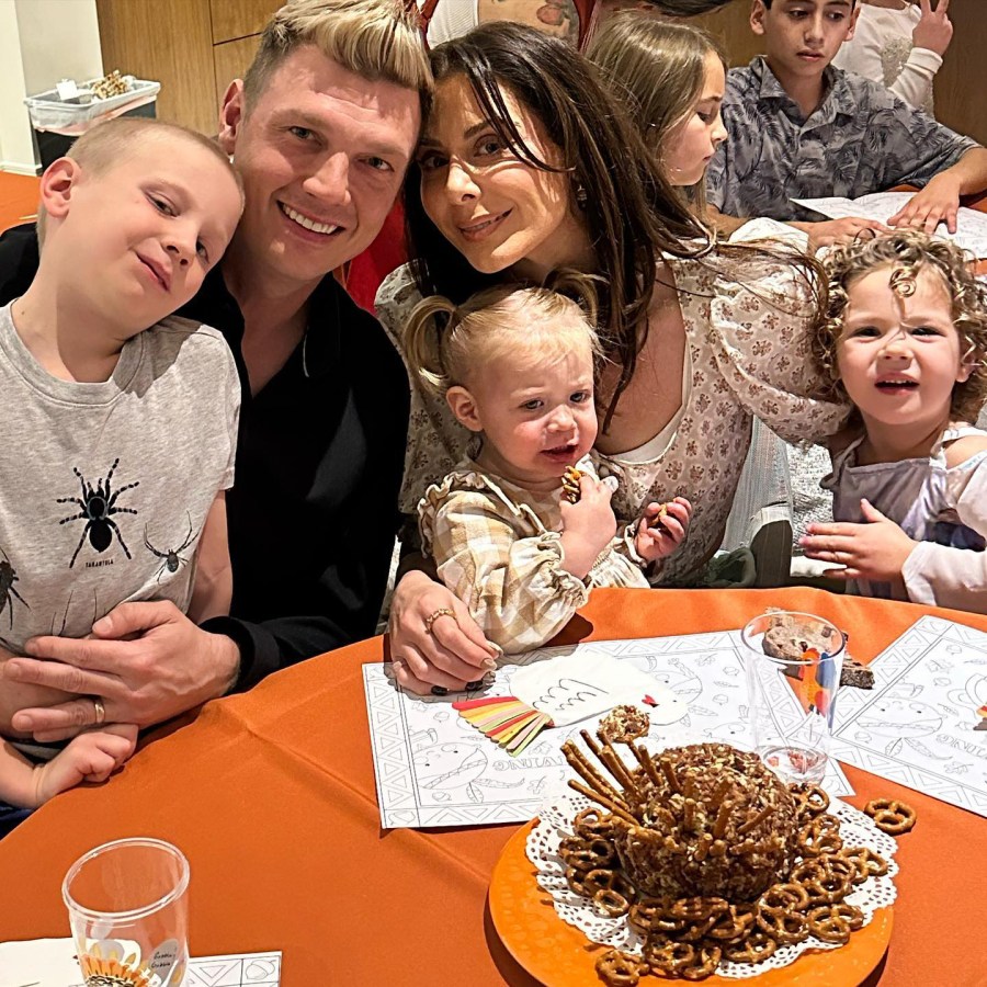 Nick Carter is 'zo dankbaar' voor Thanksgiving 'Quality Time' met vrouw Lauren en drie kinderen na de dood van Aaron