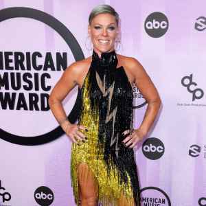 Pink Red Carpet AMA American Music Awards 2022