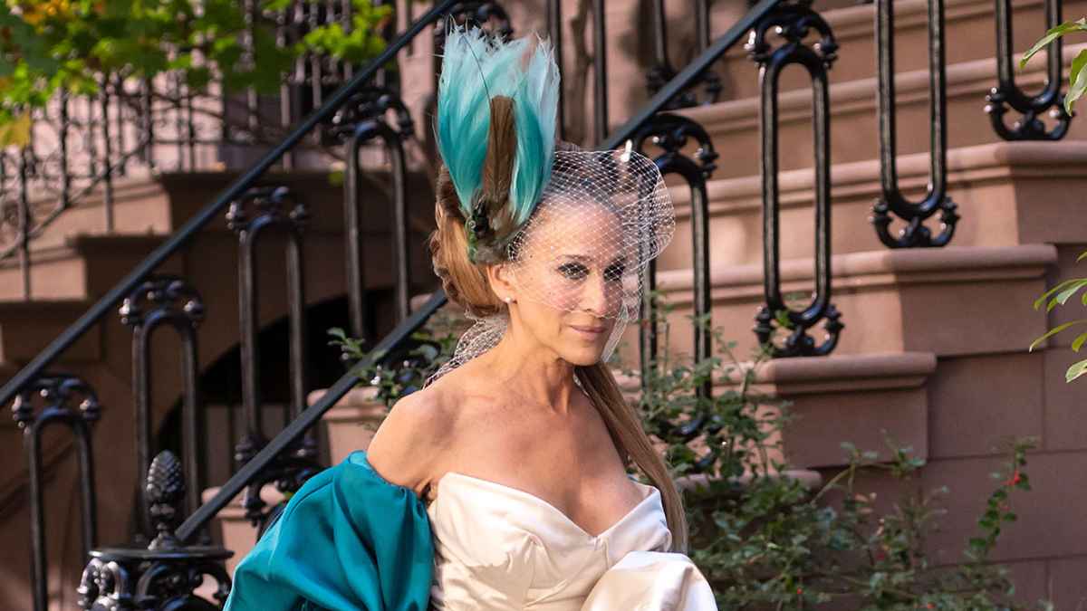 Sarah Jessica Parker Brings Back Carrie's Wedding Dress in 'AJLT' | Us Weekly Sarah Jessica Parker Brings Back Carrie's Wedding Dress in 'AJLT' | Us Weekly