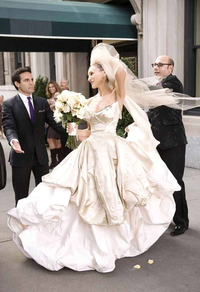 Sarah Jessica Parker Appears to Bring Back Carrie Wedding Dress 4 Sex and The City