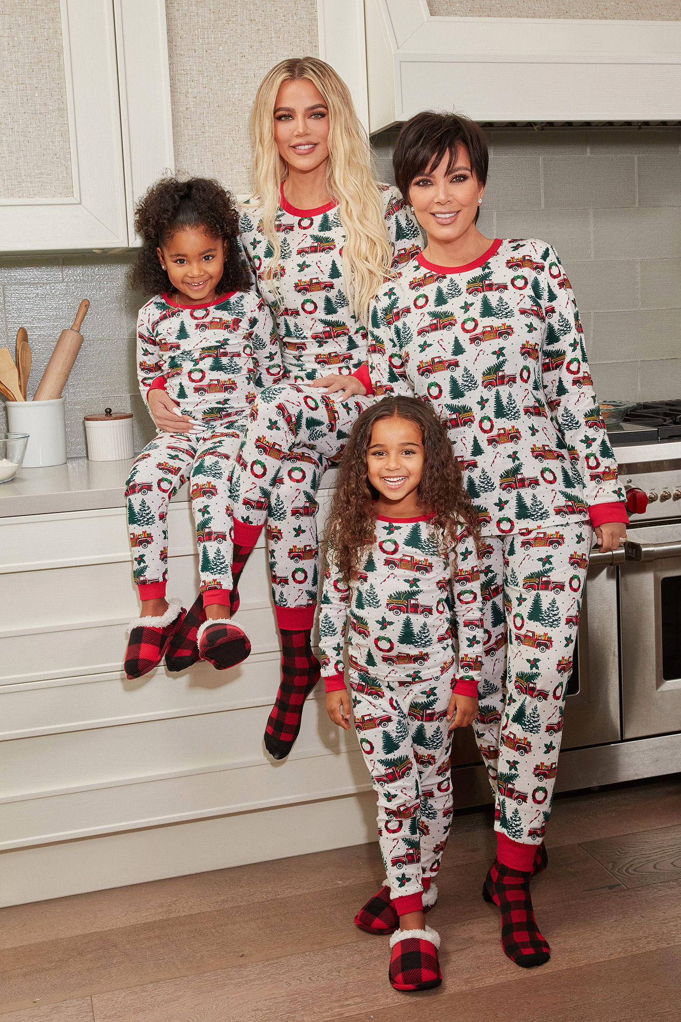 https://www.usmagazine.com/wp-content/uploads/2022/11/Sean-Lowe-Kylie-Jenner-and-More-Celeb-Parents-Wear-Matching-Pajamas-With-Their-Kids-Pics-325.jpg?quality=86&strip=all