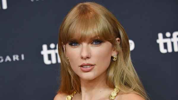 Taylor Swift Is Up for 6 Trophies at the 2022 American Music Awards