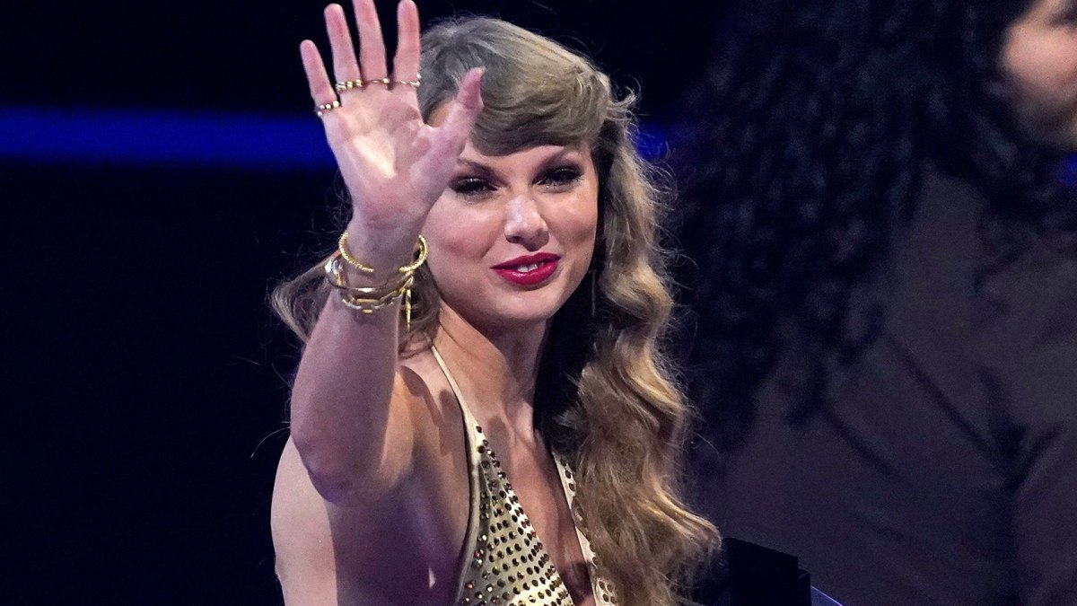 Taylor Swift Surprised With Six New RIAA Plaques, Including