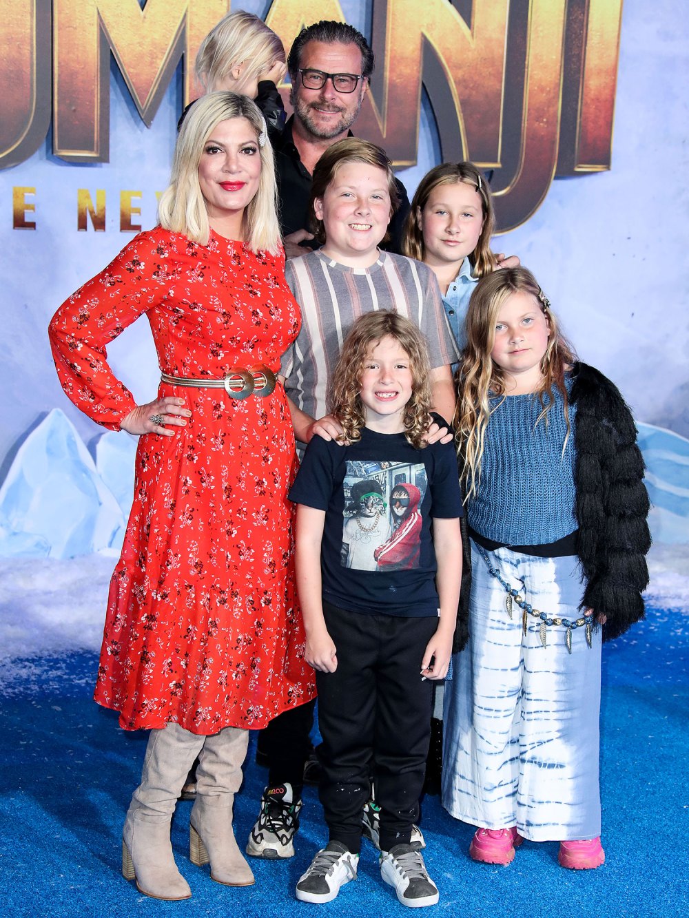Tori Spelling Includes Dean McDermott in Family Holiday Card 2