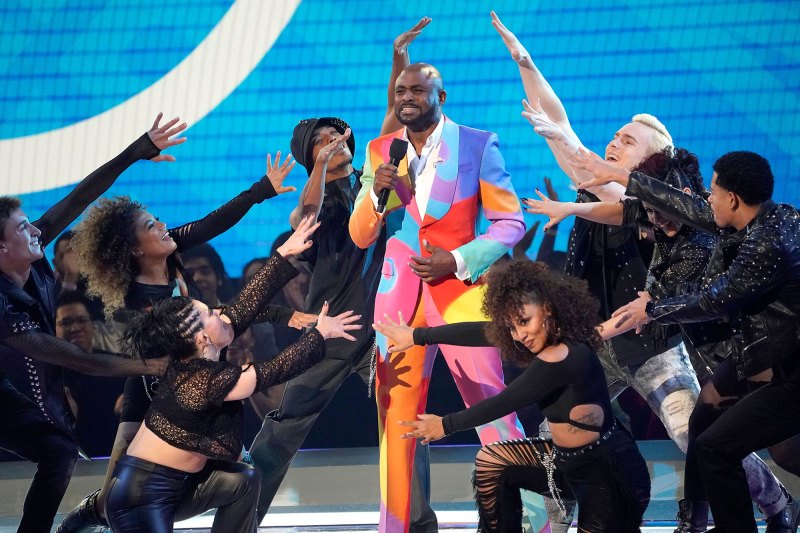 Wayne Brady Wants the Mirrorball American Music Awards 2022 What You Didn't See on TV