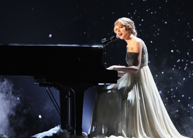 Taylor Swift's Best Christmas Songs: 'Tis the Damn Season,' More
