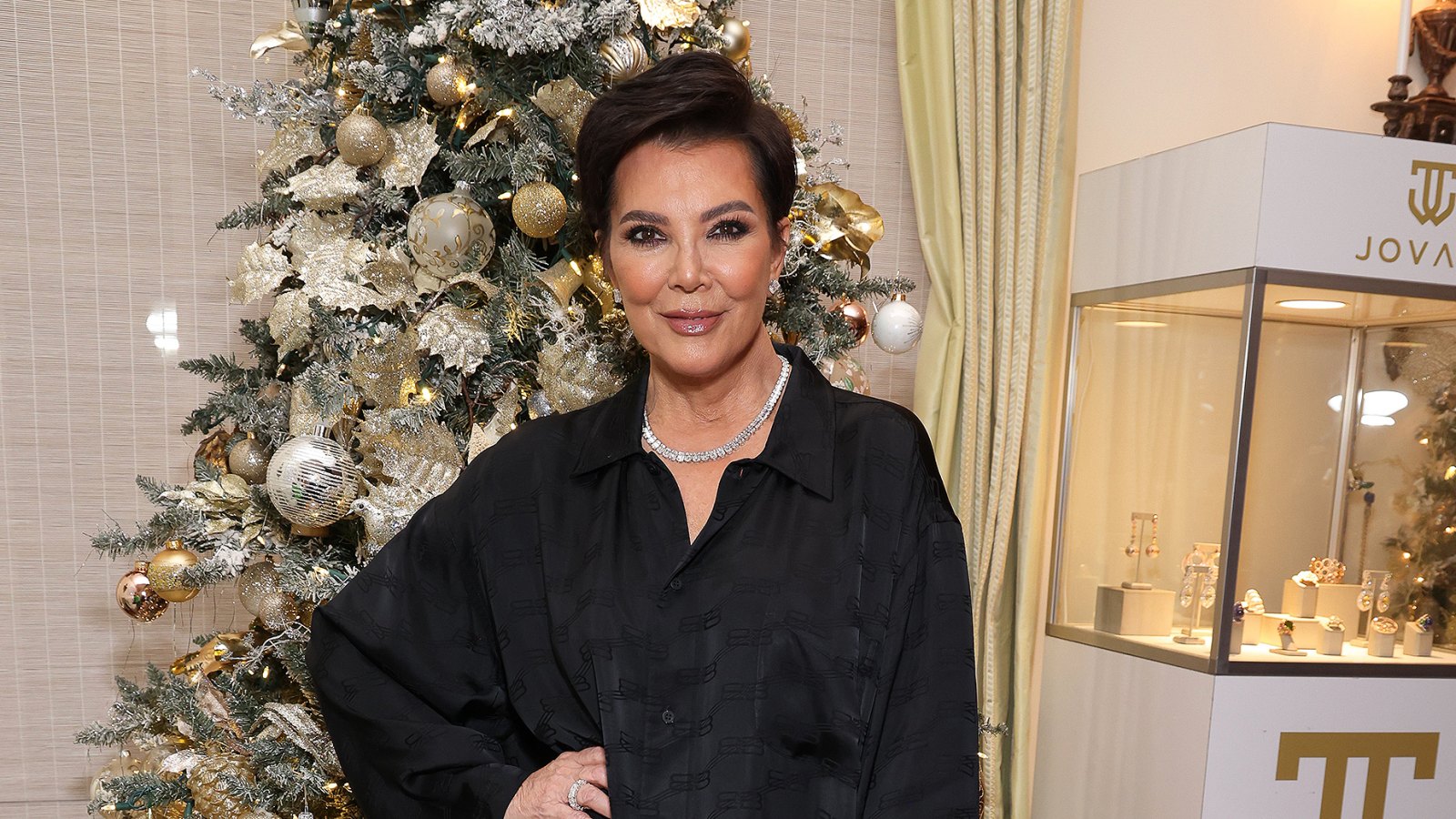 kris-jenner-thymes-christmas-candle