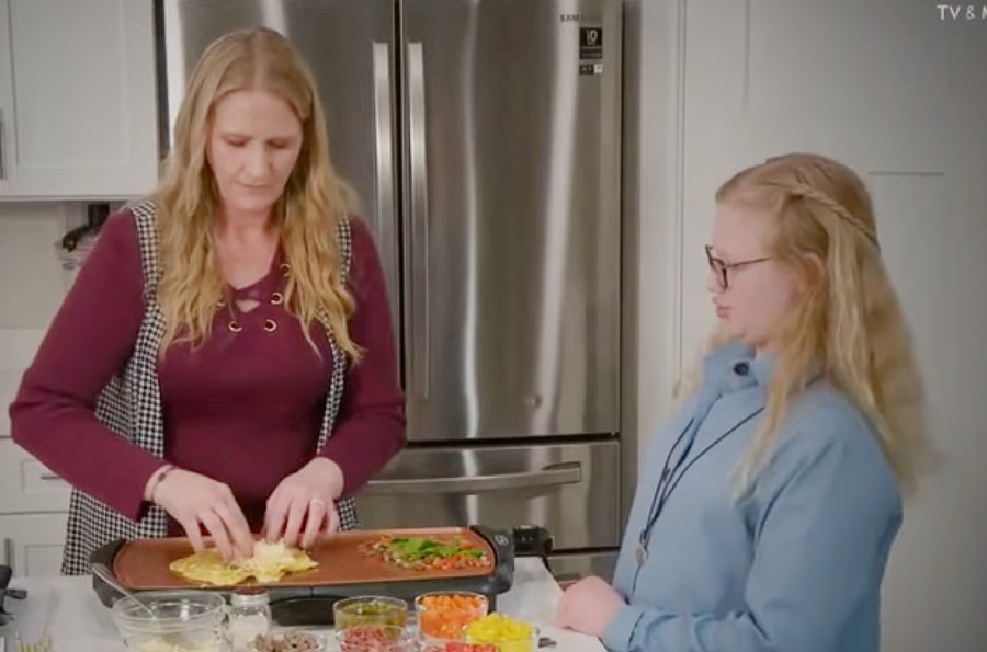 ​​‘Sister Wives’ Recap- Kody Brown Says He’s ‘Begging’ Janelle for a ‘Closer’ Relationship, But She’s ‘Rejecting’ Him for Christine 516