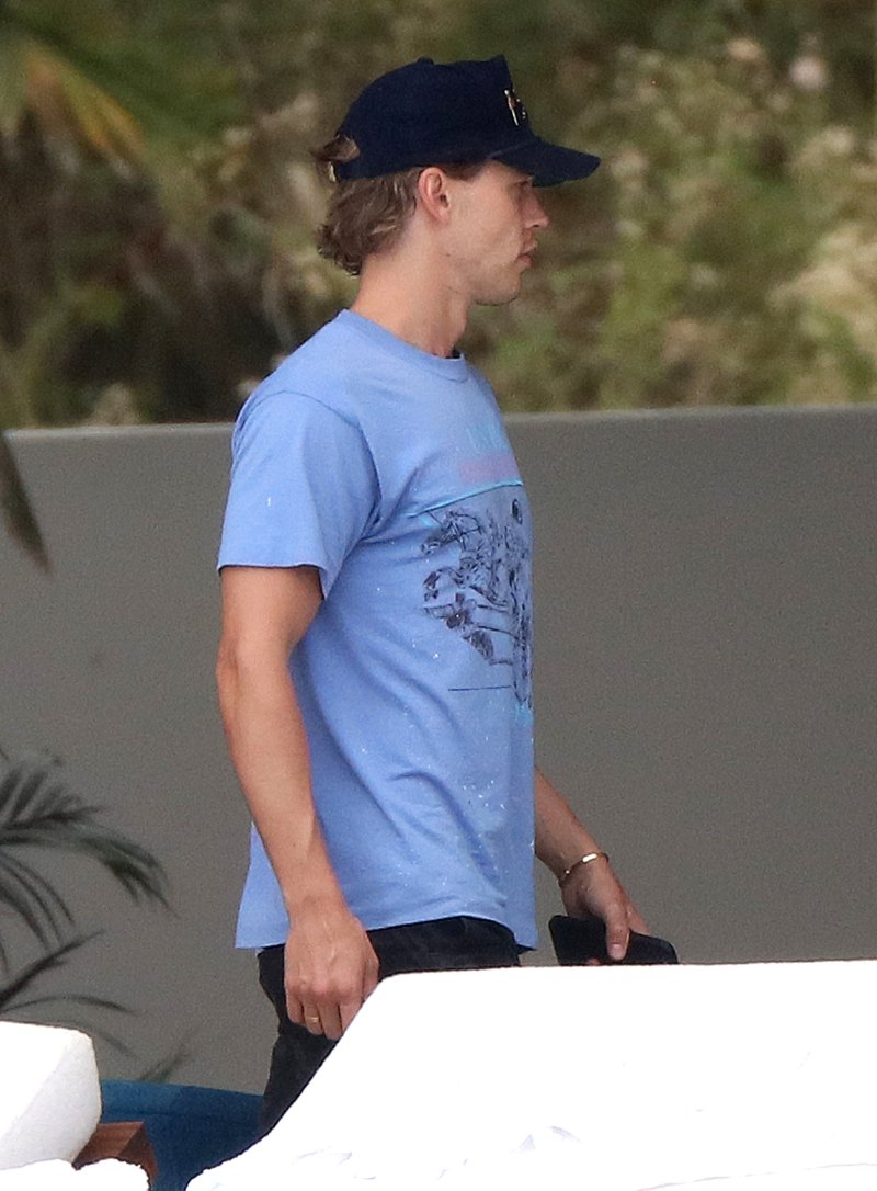Austin Butler Joins Girlfriend Kaia Gerber and Her Parents on Cabo Getaway Before the New Year: Photos