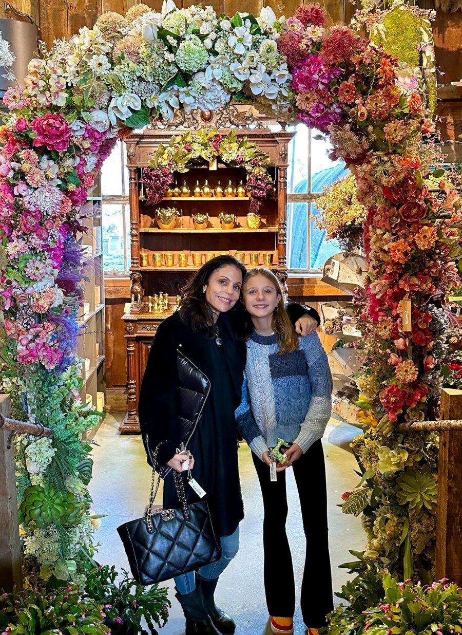 Bethenny Frankel’s Mother-Daughter Moments With Bryn flower arch