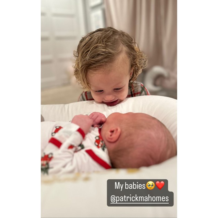 Brittany Matthews und Patrick Mahomes teilen süßes Foto von Kindern Sterling und Bronze: „Meine Babys“