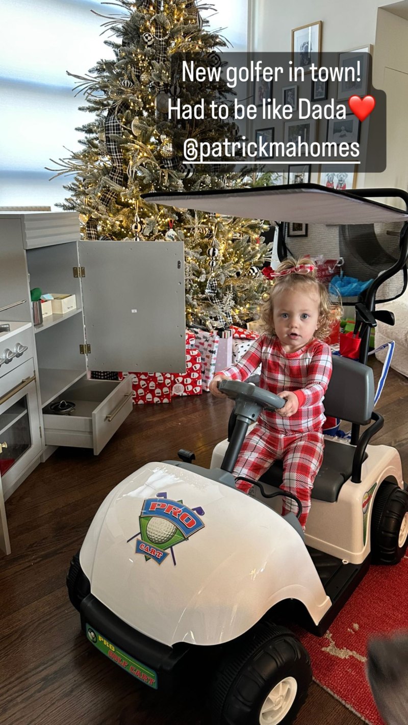 Sterling Mahomes gets mini golf cart for Christmas