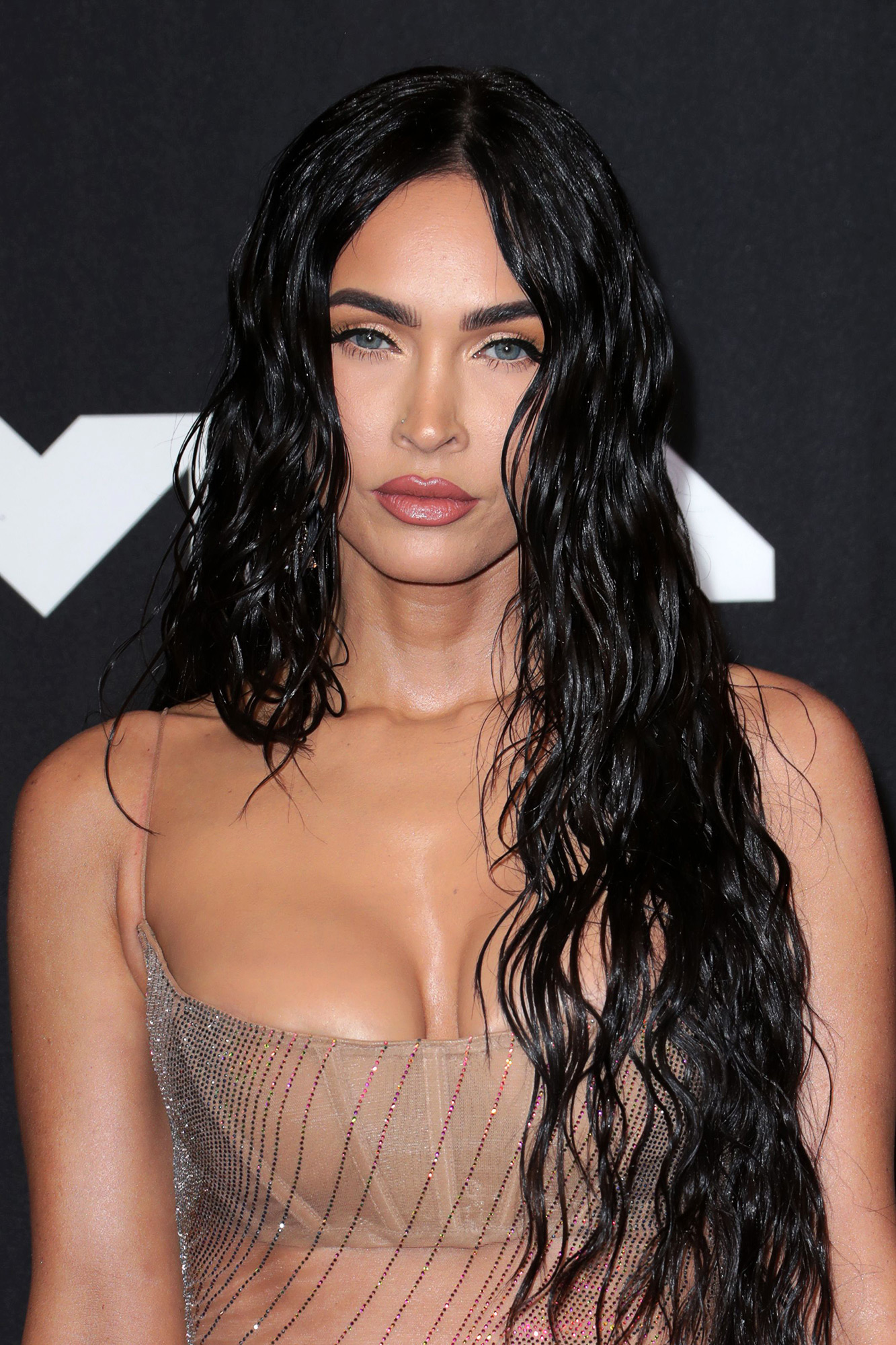 See Celebrities Own the Wet Hair Trend: Pics