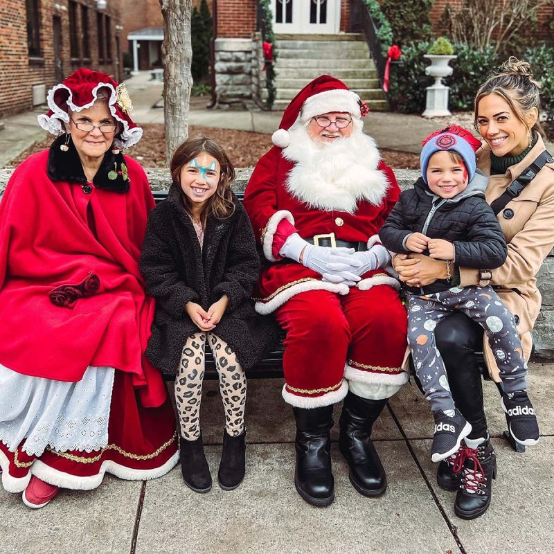 Promi-Eltern teilen die entzückenden und lustigen Weihnachtsmann-Fotos ihrer Kinder: Carly Waddell, Jana Kramer und mehr