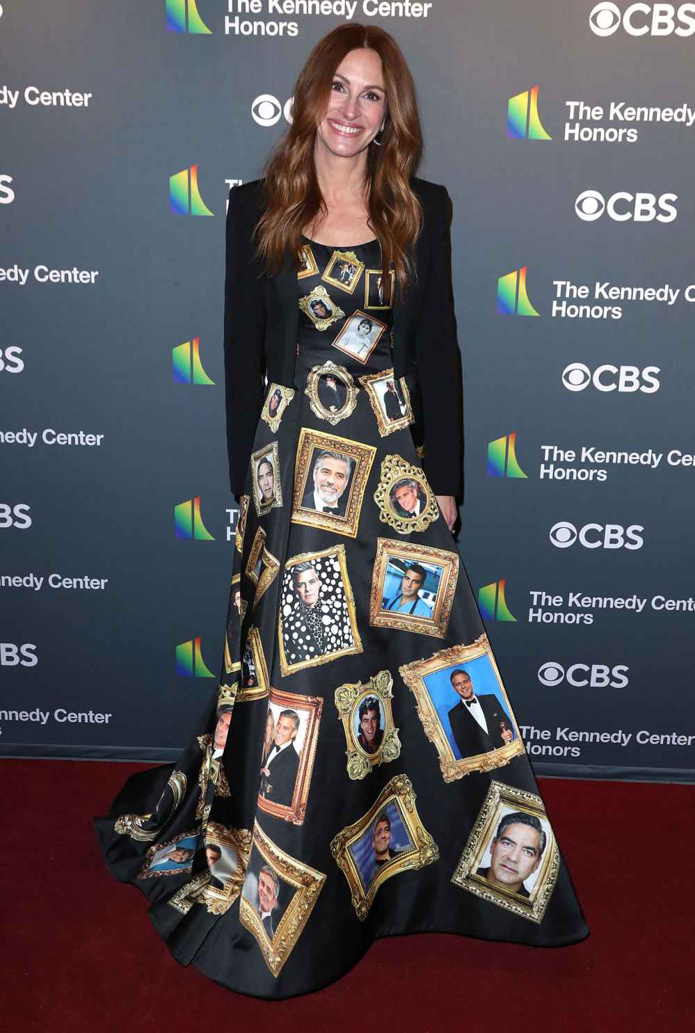 Clooney Mouth 'Wow' as He Sees Julia Roberts Wearing Dress With His Face on It at Kennedy Honors