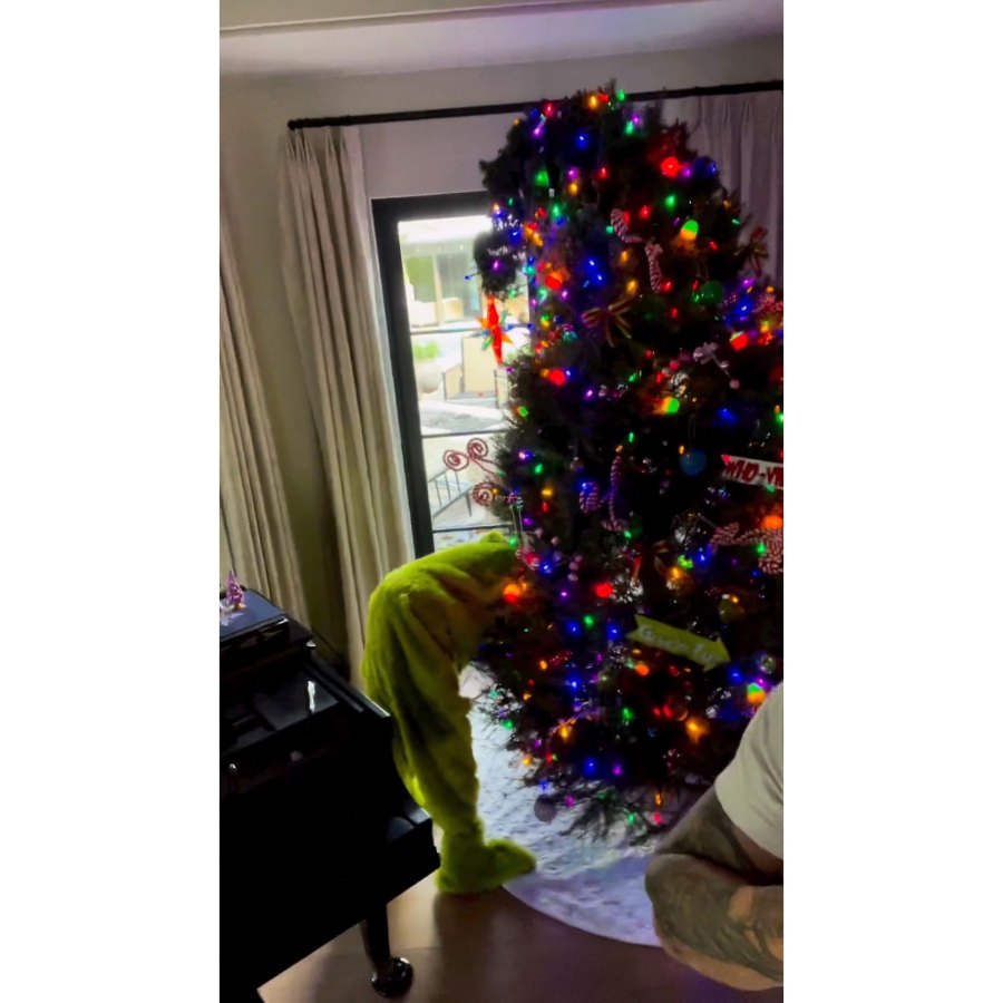 Dax Shepard Gives Glimpse of Kristen Bell Genius Grinch Christmas Tree