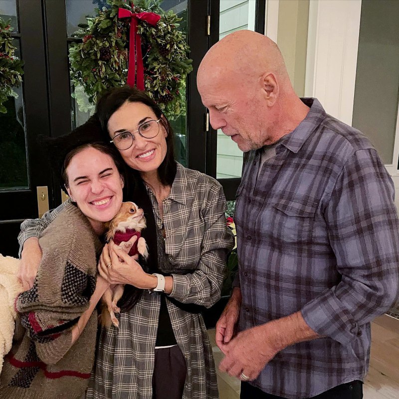 Demi Moore ve Bruce Willis En Küçük Kızları Tallulah ile Tatlı Tatil Fotoğrafı İçin Poz Verdi - 'Ailemi Seviyorum'