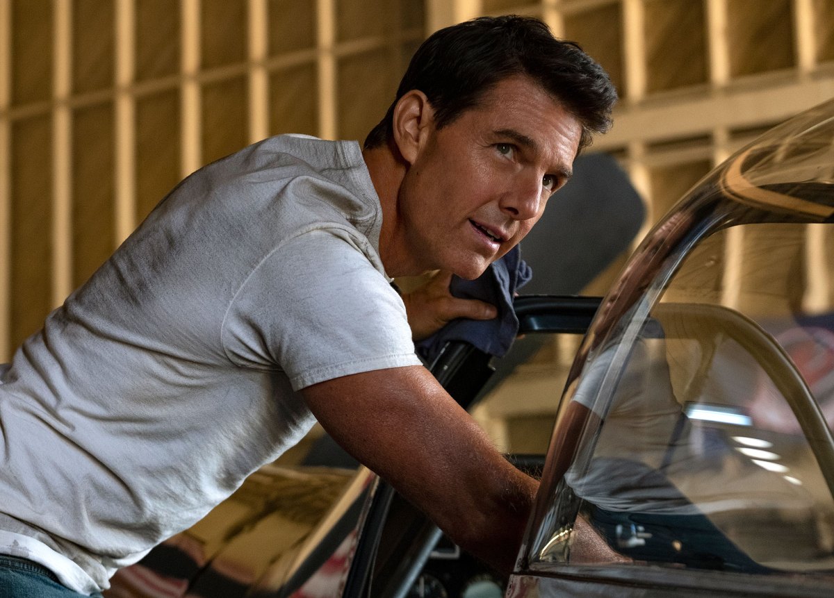 Glenn Powell reveals advice Tom Cruise gave him while filming Top Gun Maverick 2