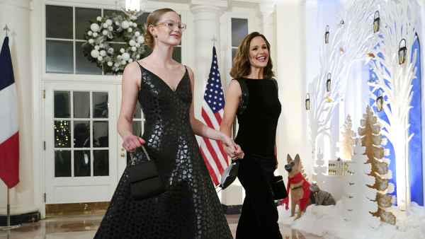 Jennifer Garner Attends State Dinner With Daughter Violet 4