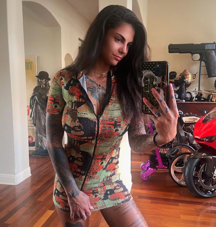 Jesse James Denies Cheating Allegations as Pregnant Wife Bonnie Rotten Stops Divorce 1 Day After Filing bonnie selfie