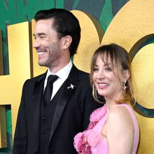 Pregnant Kaley Cuoco, Tom Pelphrey Enjoy Tropical Getaway: Photos