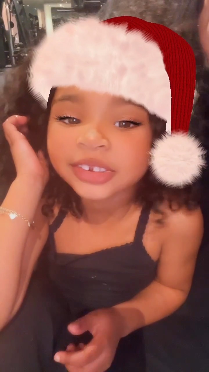 Khloe Kardashian Reveals Daughter True Lost Her 1st Tooth in Christmas-Themed Video - 154