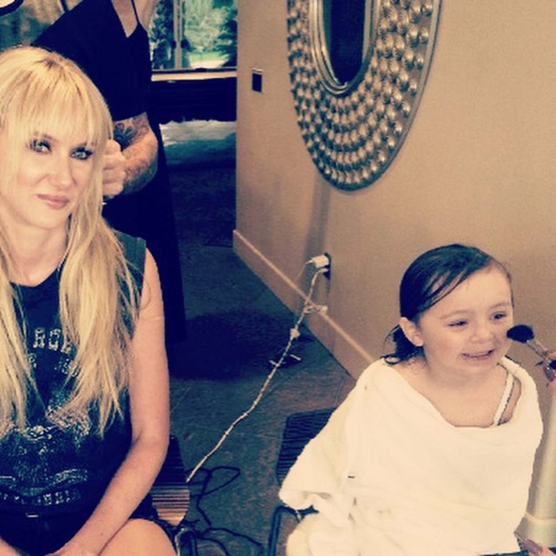 Kimberly Stewart and Benicio del Toro’s Best Moments With Daughter Delilah