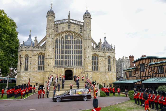 König Charles III. filmte die Weihnachtsansprache in der St. George's Chapel Monate nach dem Verlobungsgottesdienst von Königin Elizabeth II