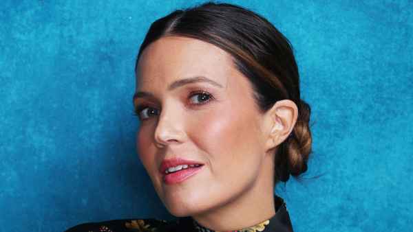 Mandy Moore Sports Crop Top While Working Out For 1st Time 8 Weeks Postpartum