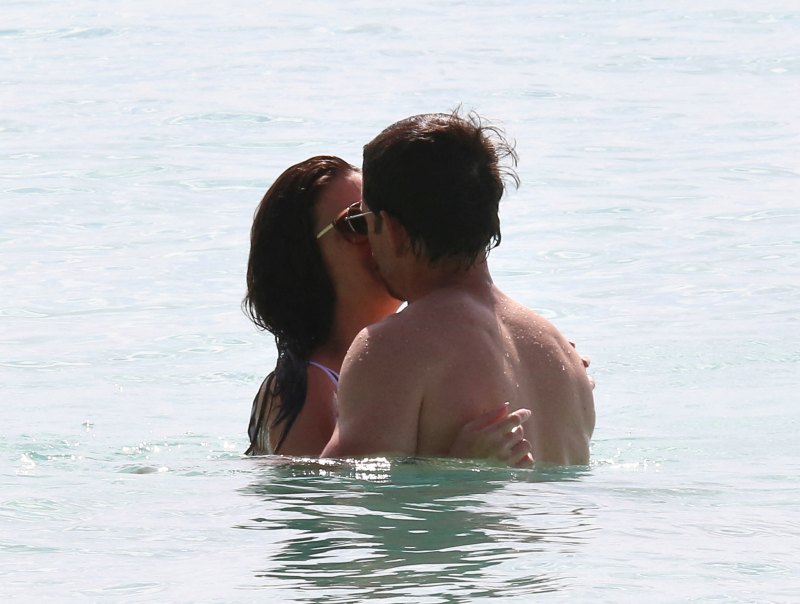 Mark Wahlberg and Wife Rhea Durham Pack on the PDA During Beach Outing: Photos