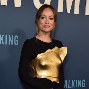 Olivia Wilde Brings Kids to Disneyland Amid Custody Drama