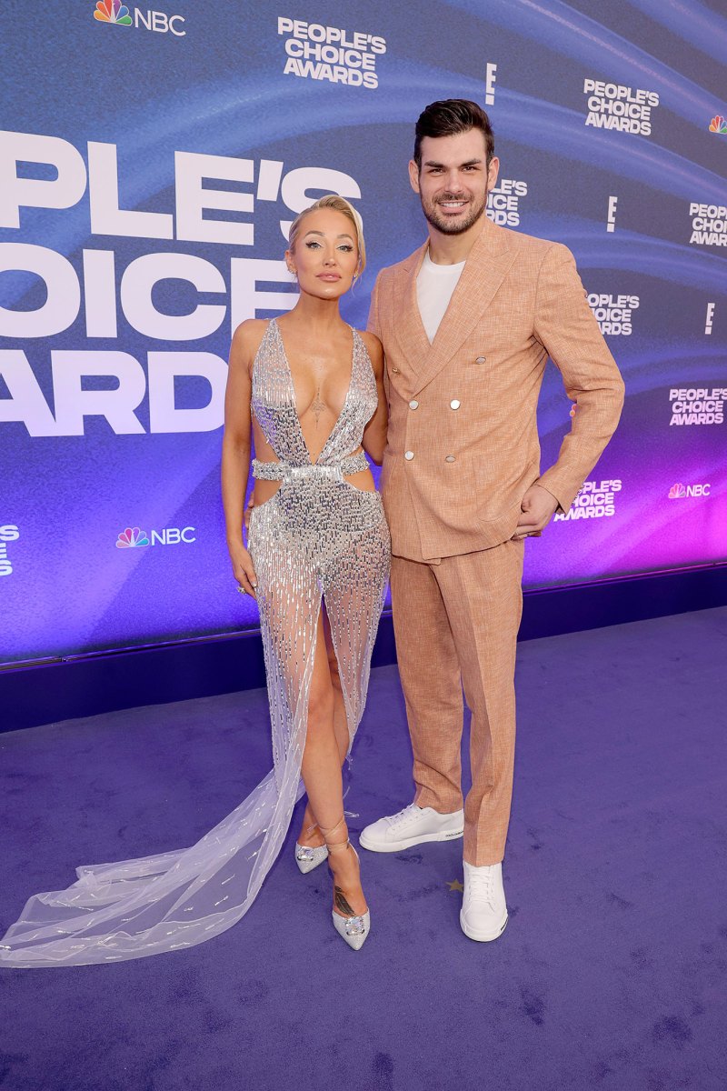 People's Choice Awards 2022 Hottest Couples on the Red Carpet 769