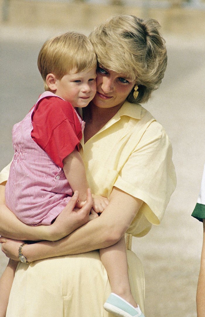 La princesa Diana con el príncipe Harry, España