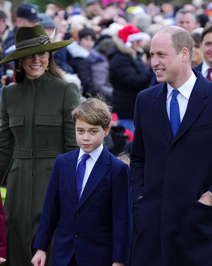شاهزاده ویلیام و پرنسس کیت به اشتراک گذاشتن نقاشی شاهزاده جورج در تعطیلات از ،ن شمالی - پرتره را ببینید - 214 رویال کریسمس، ساندرینگام، بریت،ا - 25 دسامبر 2022