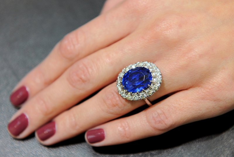 Princess Kate's Engagement Ring- Everything to Know - 203 Usa Kate Middleton Ring Replica - Nov 2010