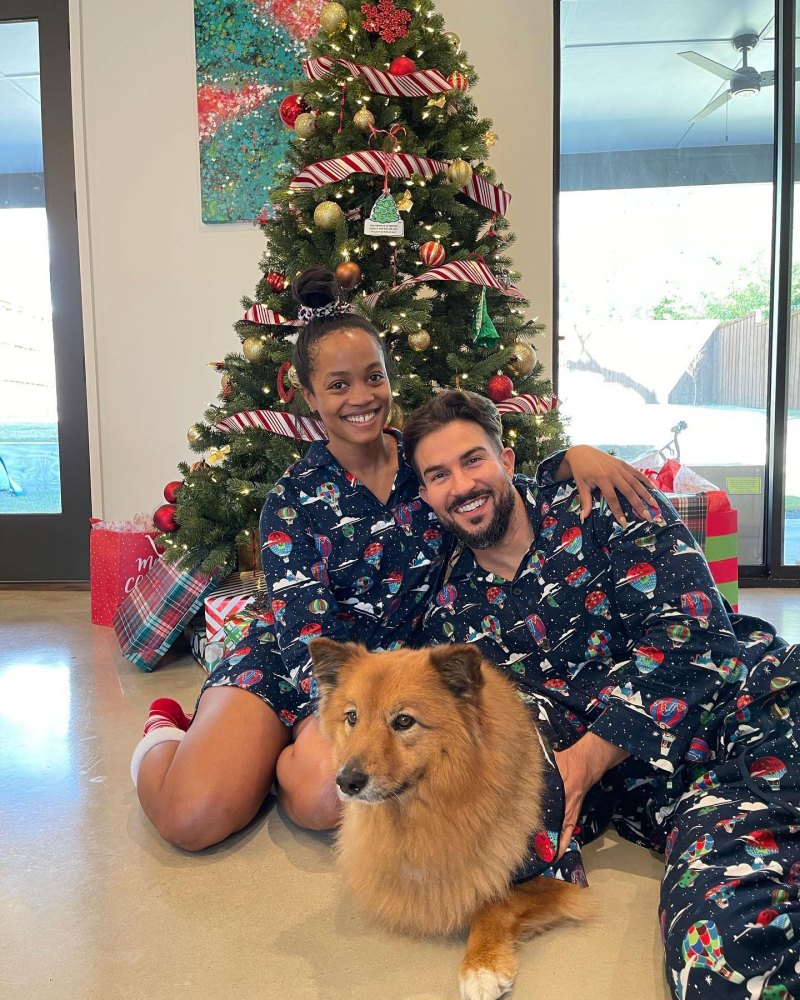 Rachel Lindsay i Bryan Abasolo Rachel Lindsay estrelles d'Instagram celebrant les estacions de vacances amb les seves estimades mascotes