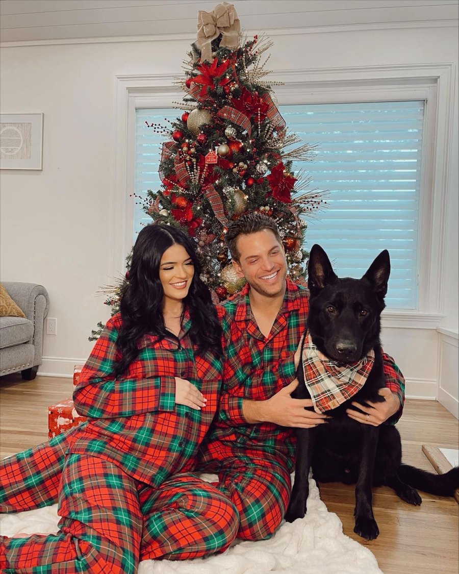 Raven Gates and Adam Gottschalk Raven Gates Instagram Stars Celebrating Holiday Seasons With Their Beloved Pets