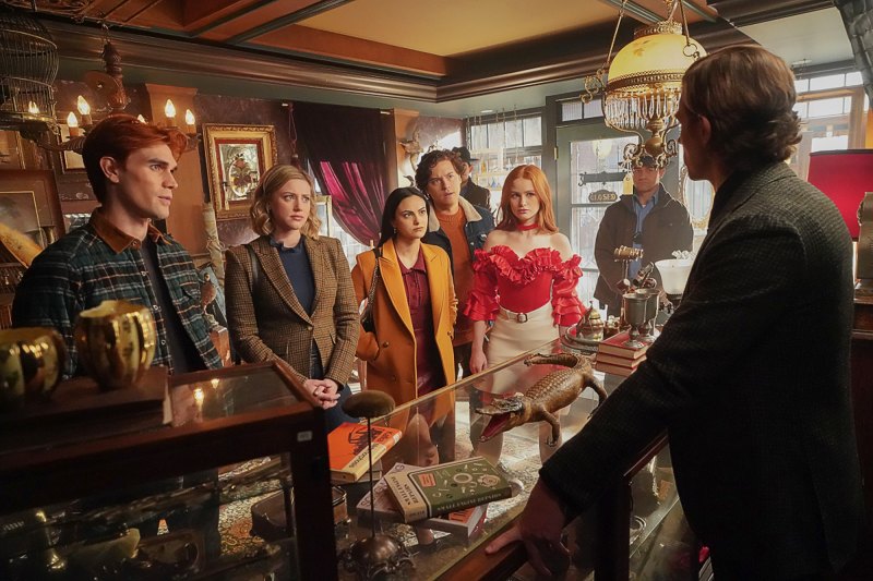 Riverdale Will End ‘With a Bang’- Everything to Know About the CW Show’s Seventh and Final Season - 142 Chapter One Hundred and Eight: Ex-Libris