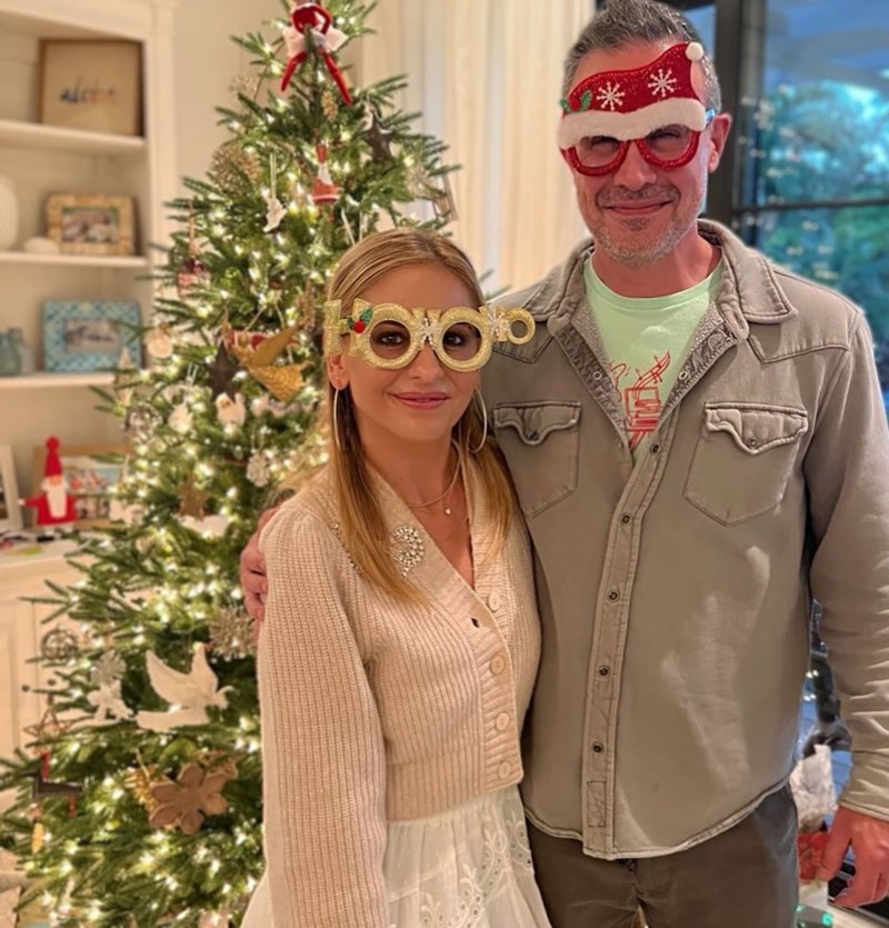 Sarah Michelle Gellar and Freddie Prinze Jr.’s Sweetest Moments Through the Years christmas glasses