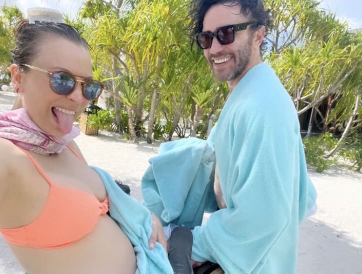 Pregnant Kaley Cuoco, Tom Pelphrey Enjoy Tropical Getaway: Photos