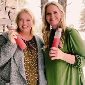 Sister Wives' Janelle Brown Makes Christine's Signature Rolls for Dinner After Confirming Kody Split flowered brown blouse green blouse