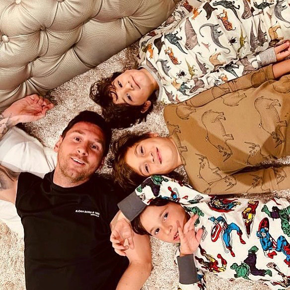 The best family photos of soccer star Lionel Messi and his wife Antonella Roccuzzo with their three sons - 081