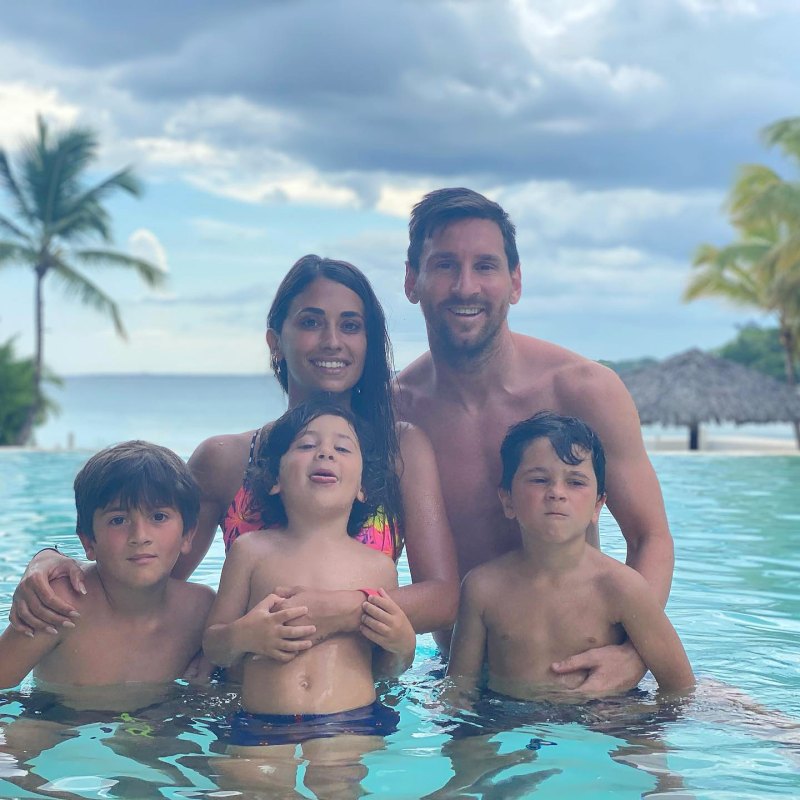 The best family photos of soccer star Lionel Messi and his wife Antonella Roccuzzo with their three sons - 083