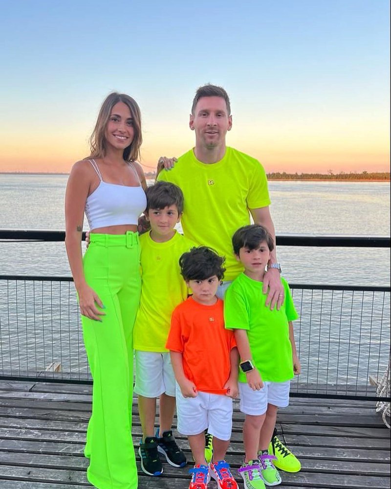 The cutest family photos of football star Lionel Messi and his wife Antonella Roccuzzo with their 3 sons - 084