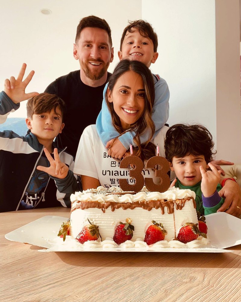 Soccer Star Lionel Messi and Wife Antonela Roccuzzo's Cutest Faмily Photos With Their 3 Sons - 085